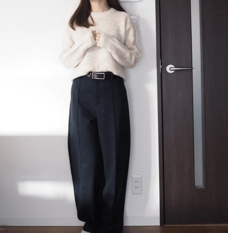 ユニクロ「ラムクルーネックセーター」のコーデ