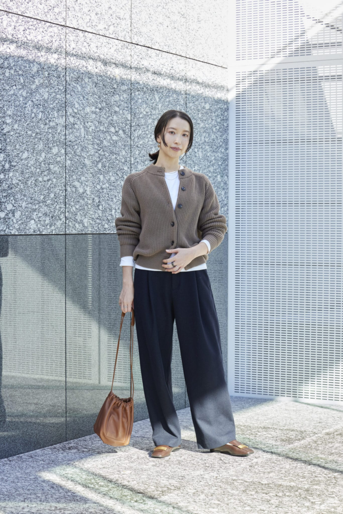 ユニクロ「ブラッシュドジャージータックテーパードパンツ」のコーデ