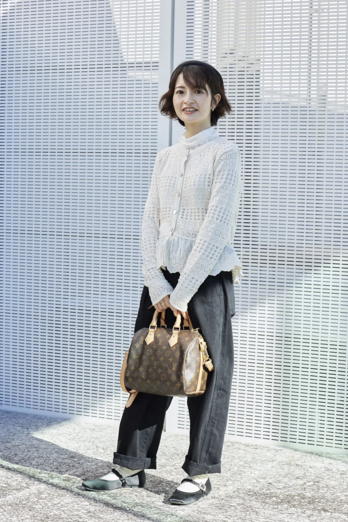 ユニクロ「デニムタックパンツ」のコーデ