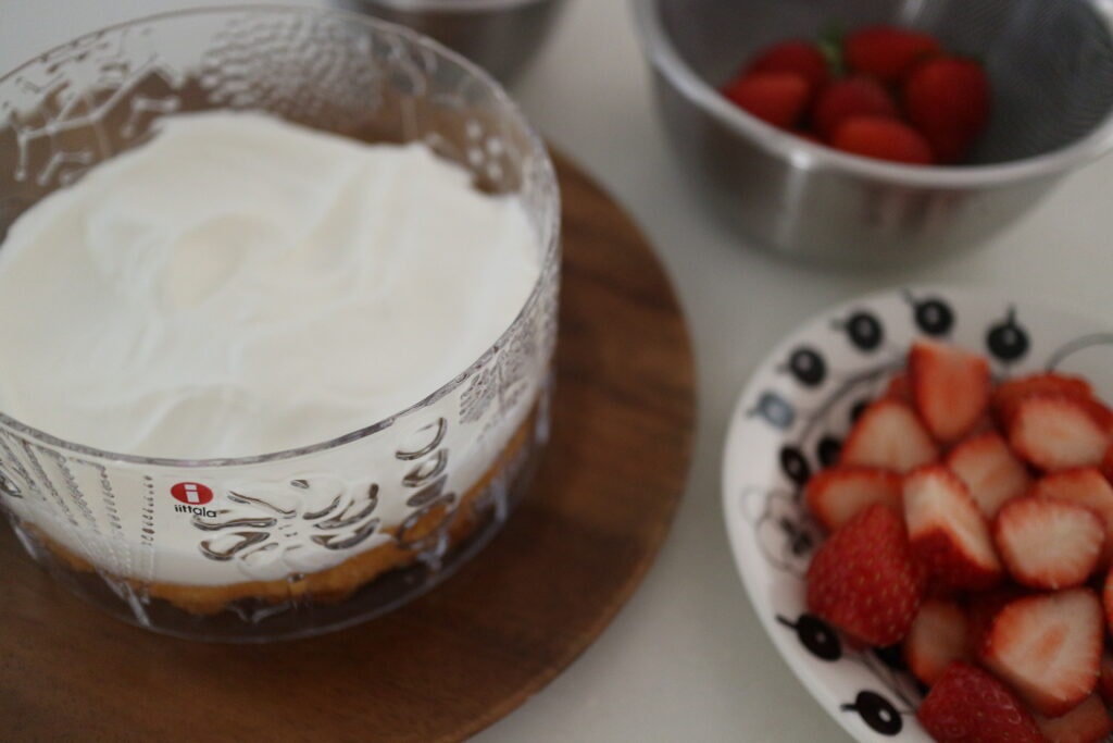 イッタラ　フローラボウル　スコップケーキ