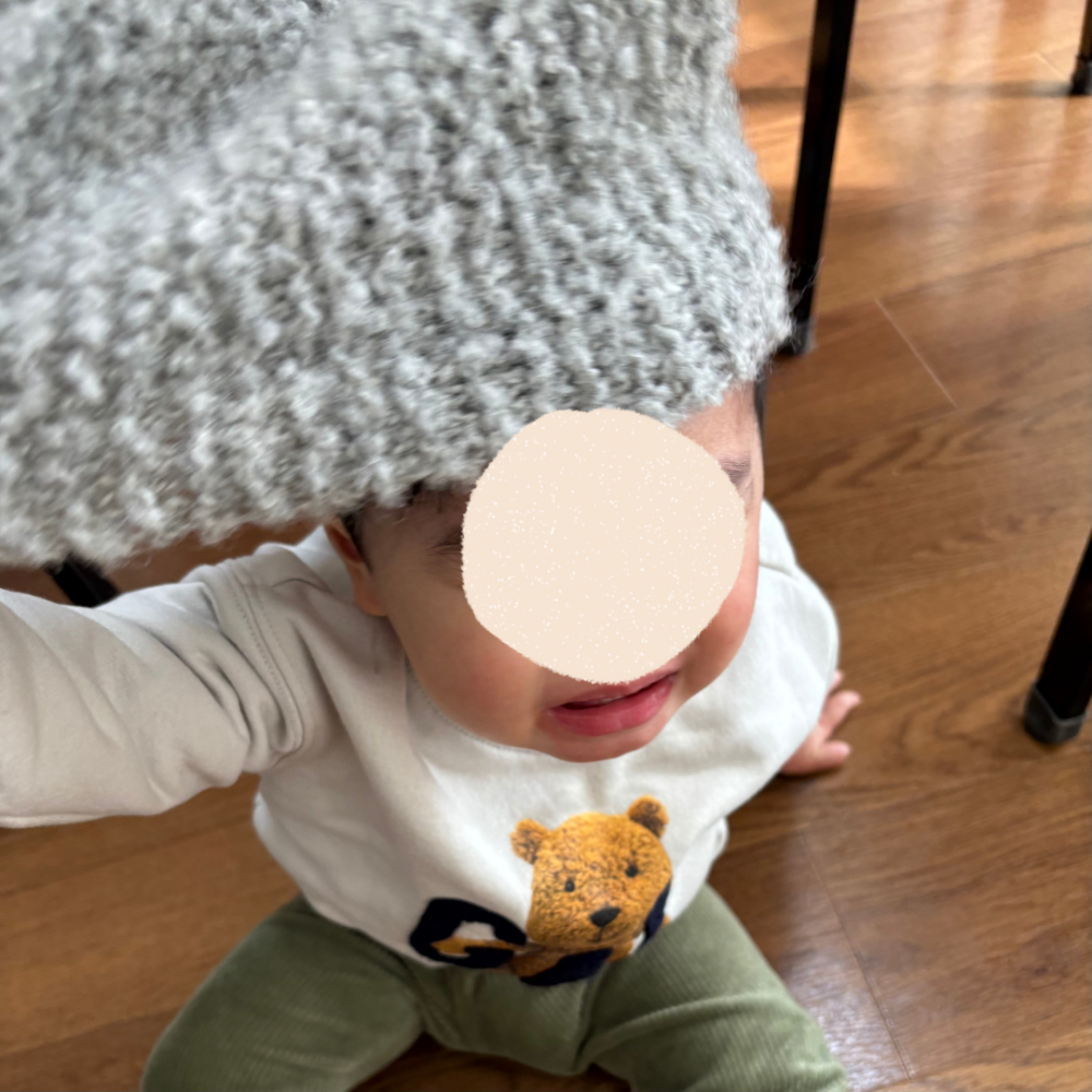 編み物 猫耳帽子 泣く子ども