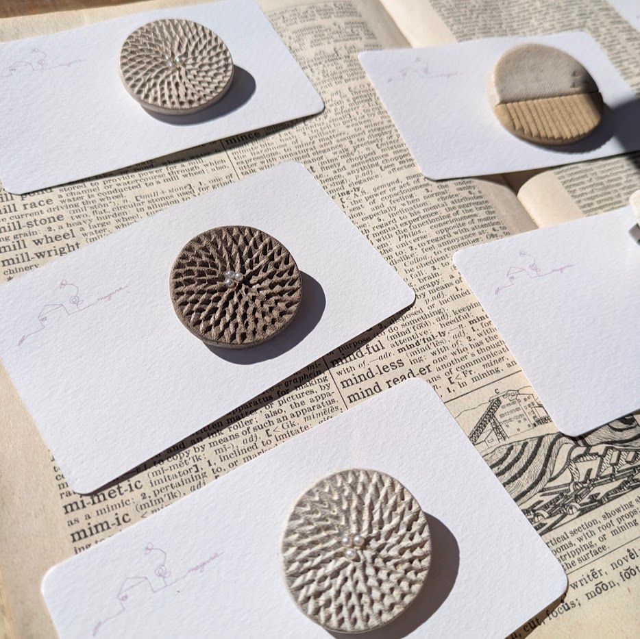 mayuna ブローチ　東別院朝市