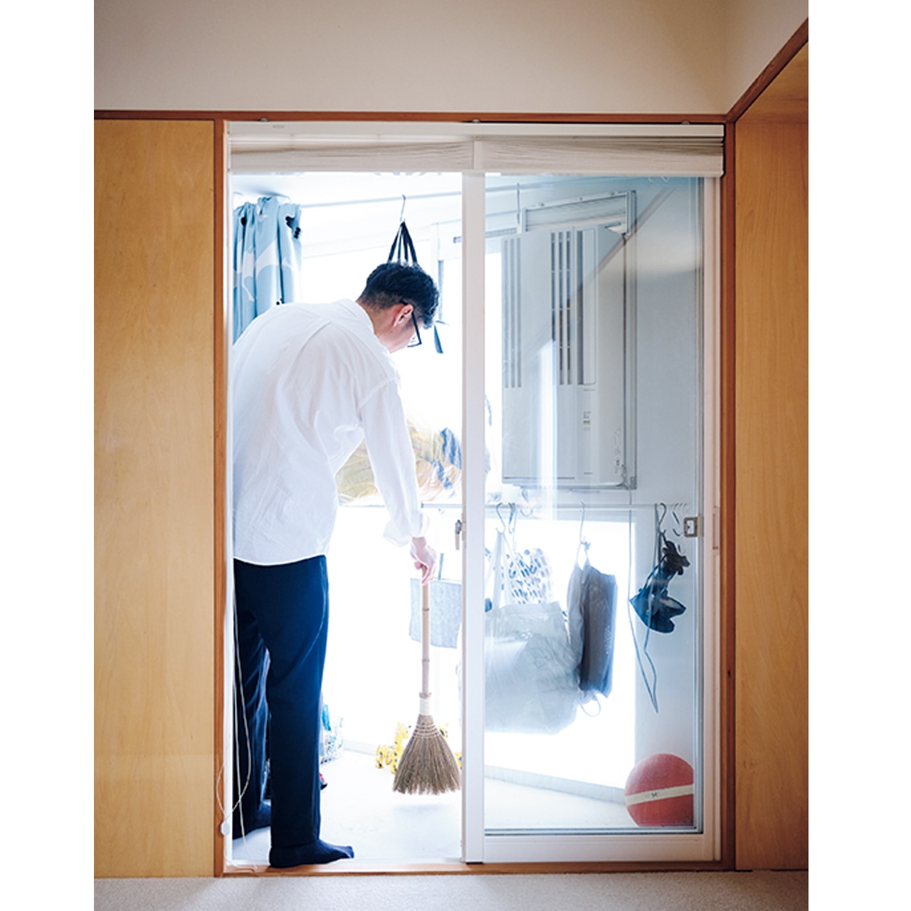 9.部屋角の大きな窓の前に内窓をつけることで断熱性をアップ