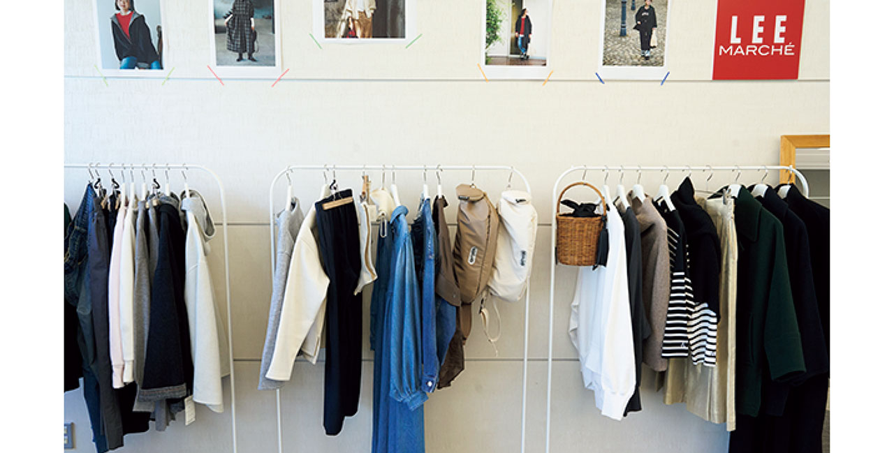 会場には通販がメインのLEEマルシェ商品を実際に手に取れる展示ブースが。