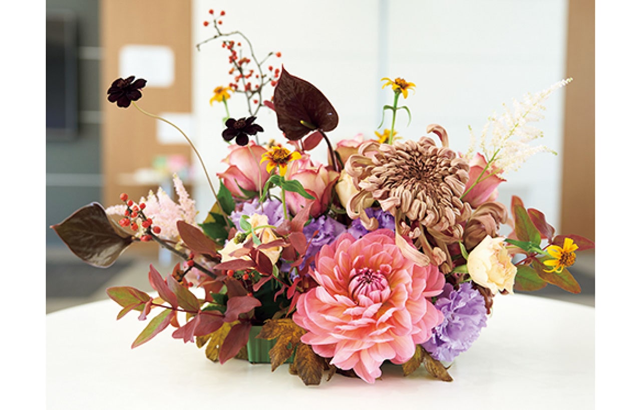 会場を一気に華やかにしてくれたのは、LEEの花カレンダーを9年以上担当する「ウヴル」。