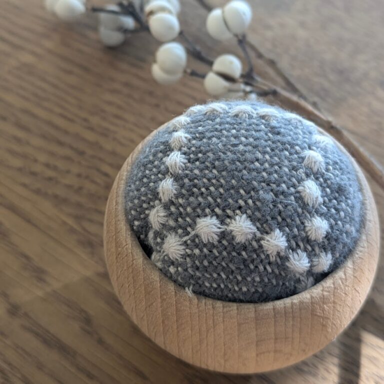 ミナペルホネン　針山　コクリコ