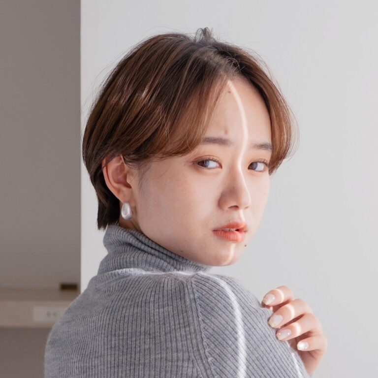 爽やかな【大人のライトエアリーボブ】耳かけで新鮮なシンプルスタイルに　アザーカット02