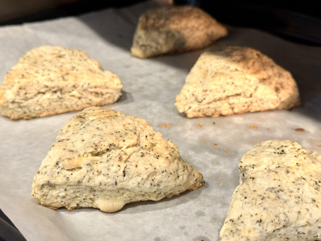 ホットケーキミックスで紅茶とホワイトチョコのスコーン　LEEレシピアレンジ