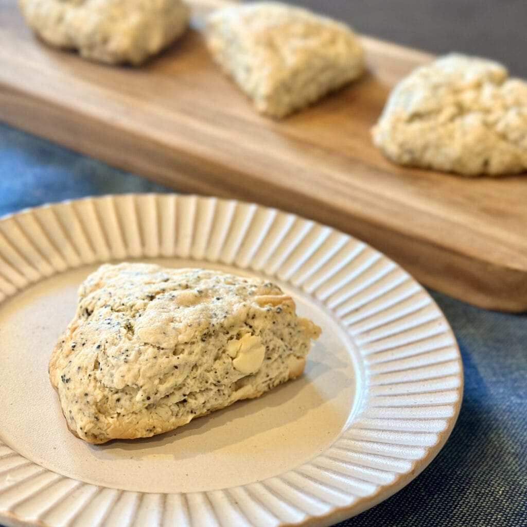 ホットケーキミックスで紅茶とホワイトチョコのスコーン　LEEレシピアレンジ