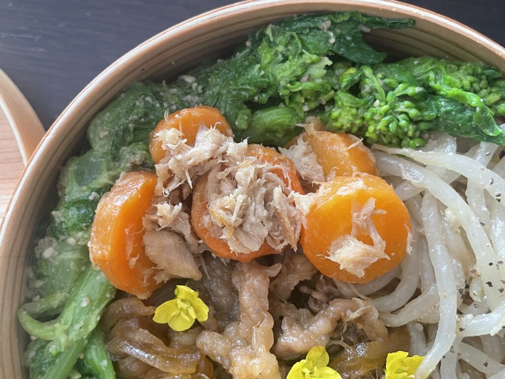 ポークチャップ弁当写真2 茎ブロッコリー