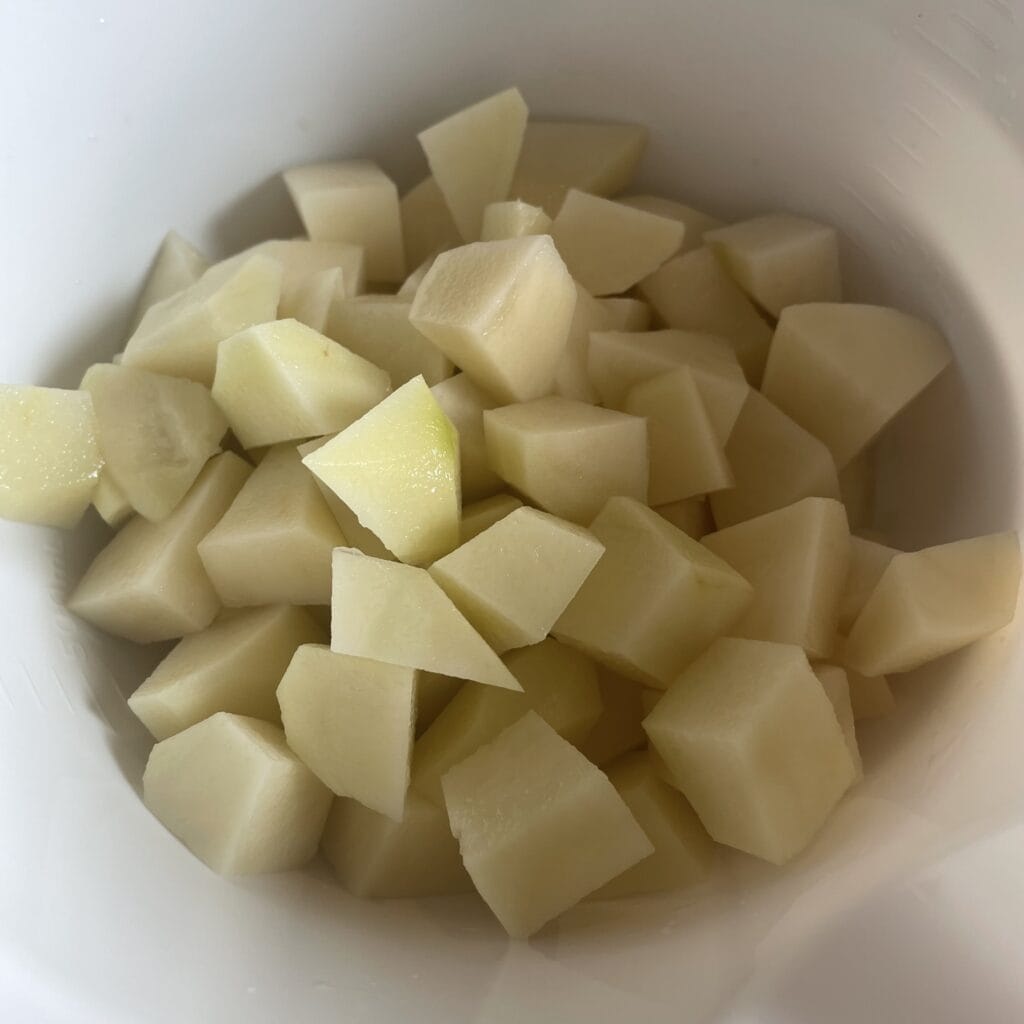 山本ゆりさんレシピ「カリカリ塩ガーリックポテト」を40代の主婦が作ってみた、作り途中の写真