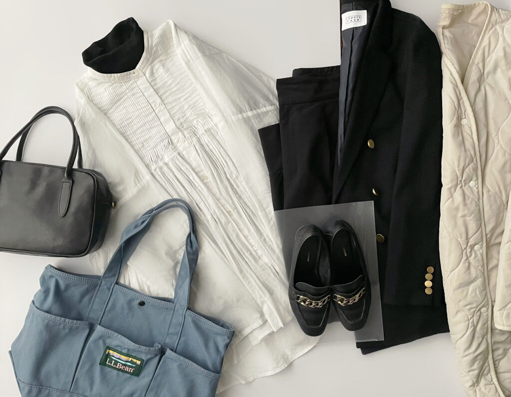 ユニクロGU無印良品で2025年2月初旬コーデ置き画 LEE100人隊 TB はな ローリーズファームの紺ブレ