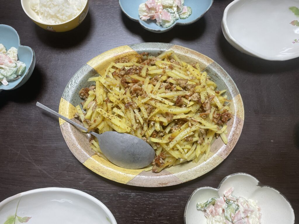 ひき肉、もやし、じゃがいもの塩炒め　今井亮　作ってみましたおいしいLEEレシピ　LEE100人隊　TB　はな　料理部