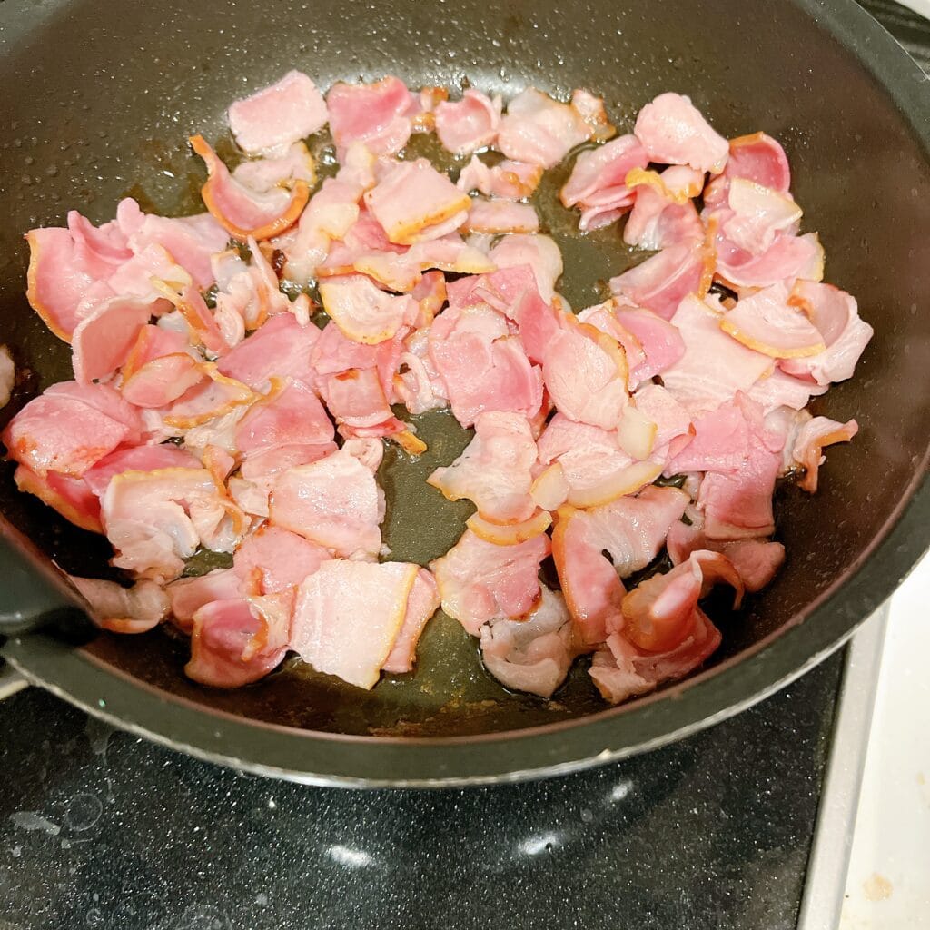 ベーコンのオリーブ炒め