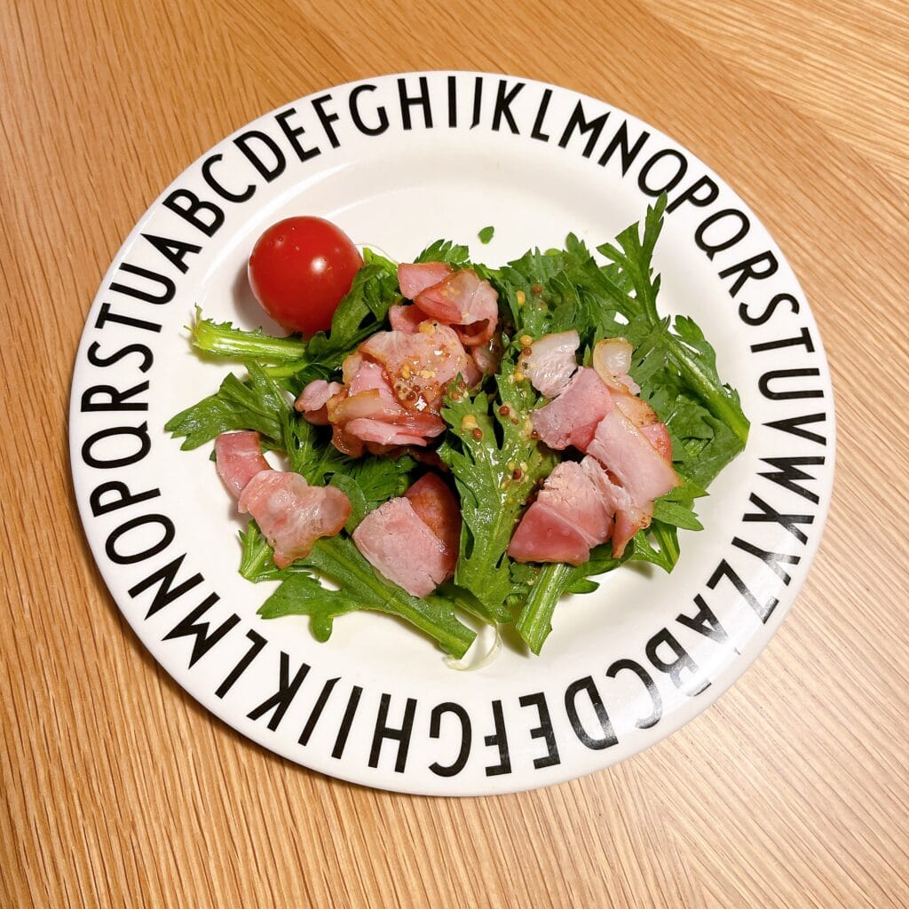 春菊とベーコンのサラダ