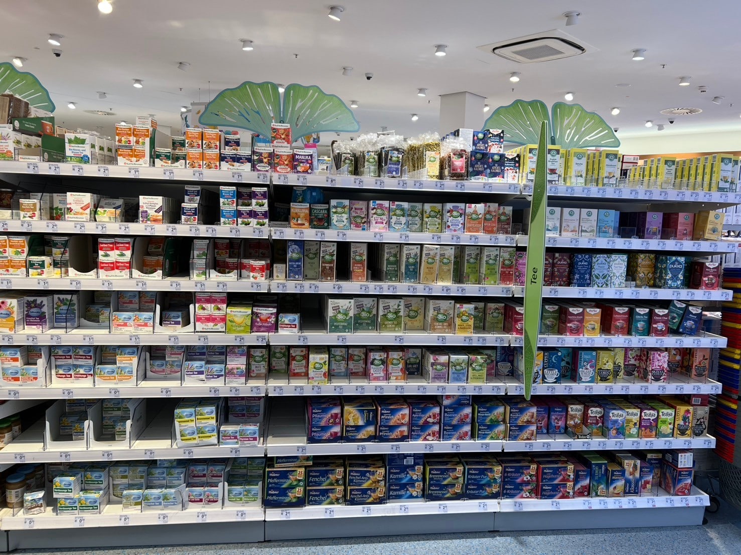 スーパーのハーブティー売り場01