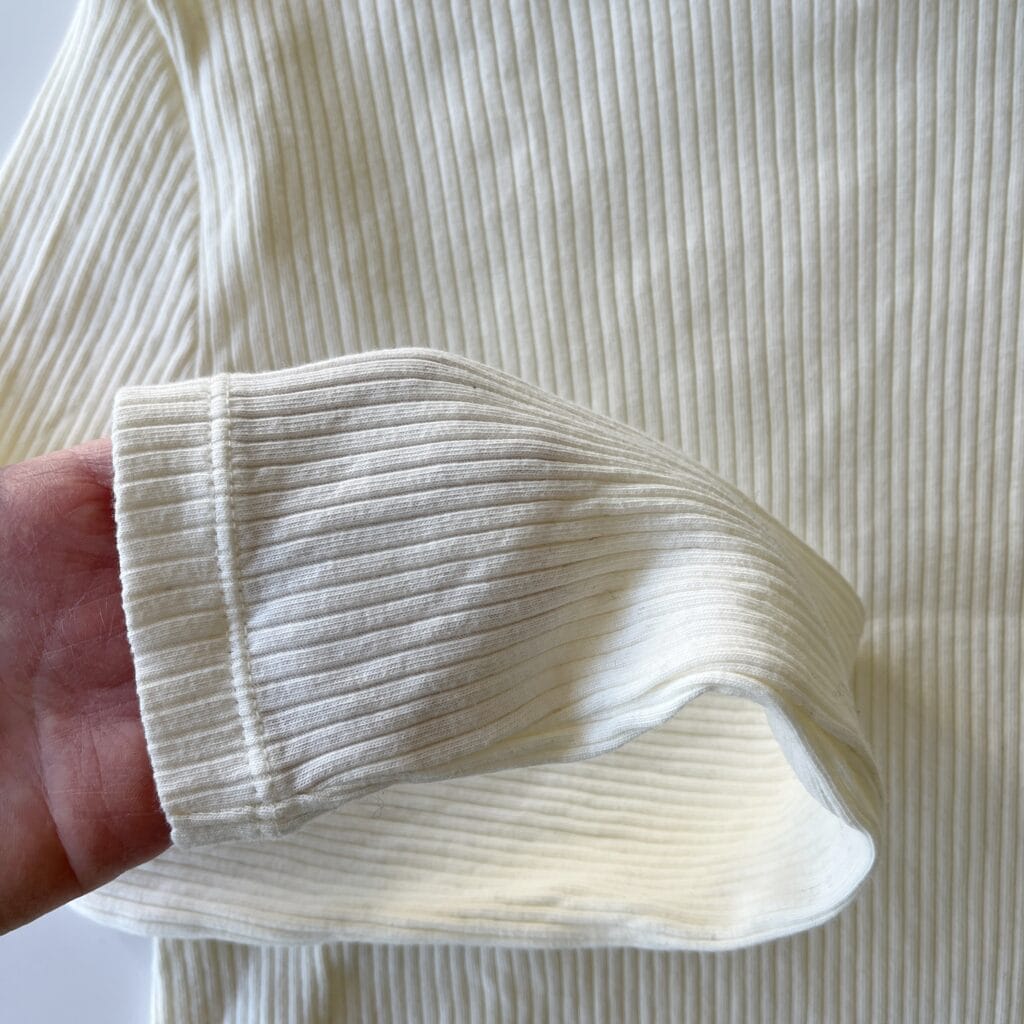 ユニクロ　UNIQLO リブハイネックT