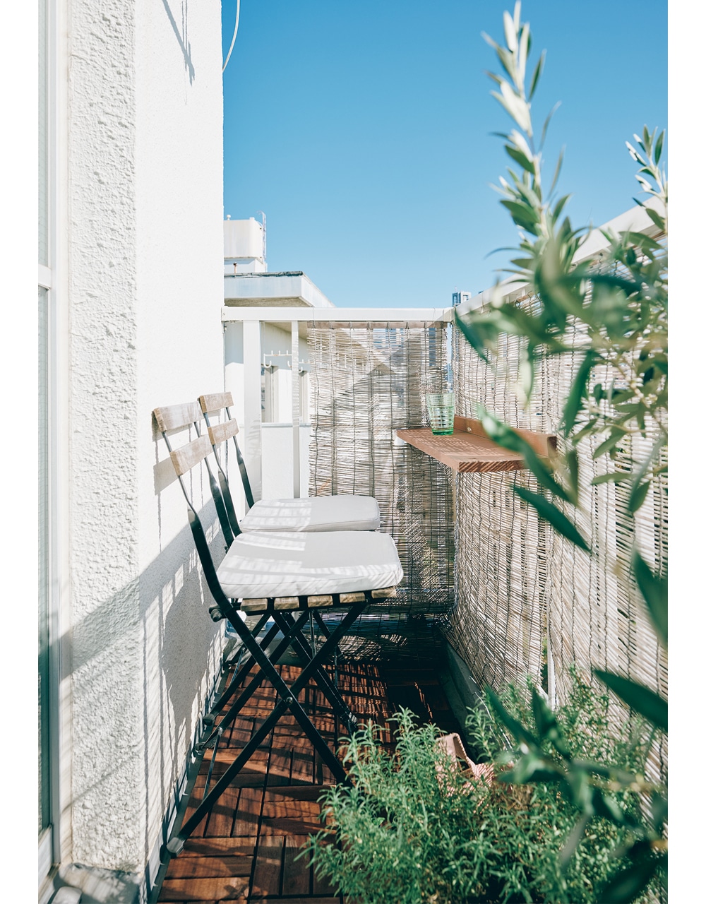 眺めがいいベランダでゆっくりとお茶を飲んで