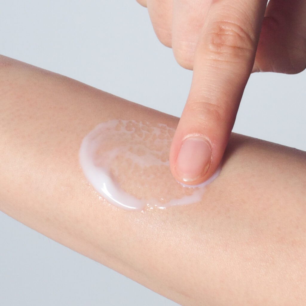 肌なじみもとてもよく、すーっと浸透する感じ。精油100％のオレンジとベルガモットのフレッシュな香りも爽やかで、癒されます。