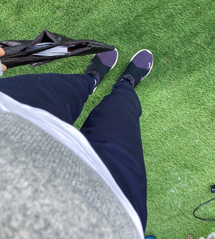 UNIQLOの暖パンとプーマのスニーカー