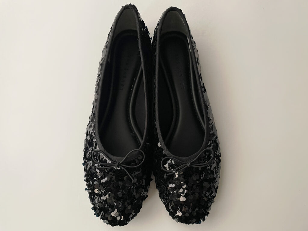 ローリーズファームの甲深スパンコールバレエシューズ写真2