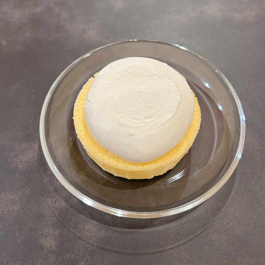 ローソン　プレミアムロールケーキ　盛りすぎチャレンジ