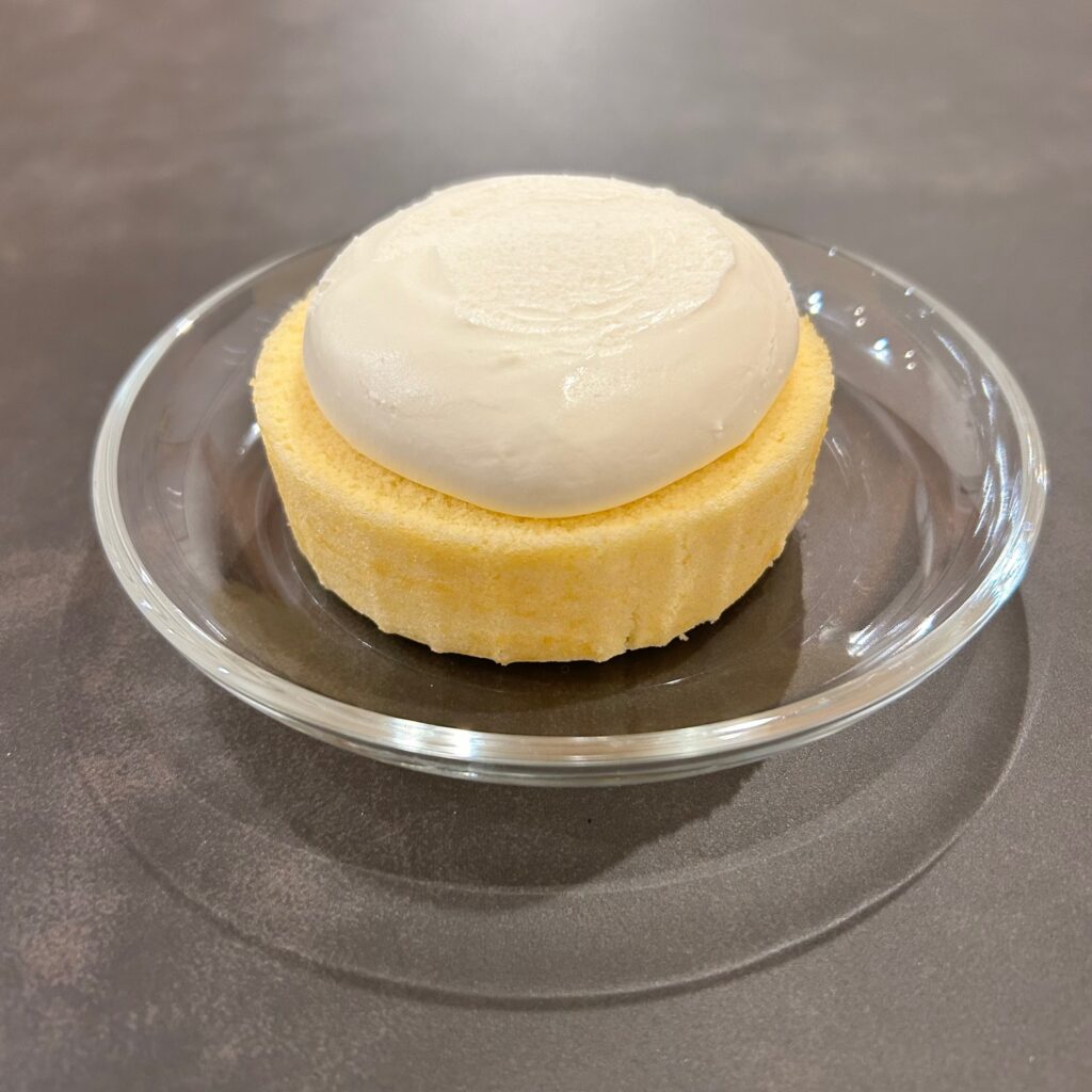 ローソン　プレミアムロールケーキ　盛りすぎチャレンジ