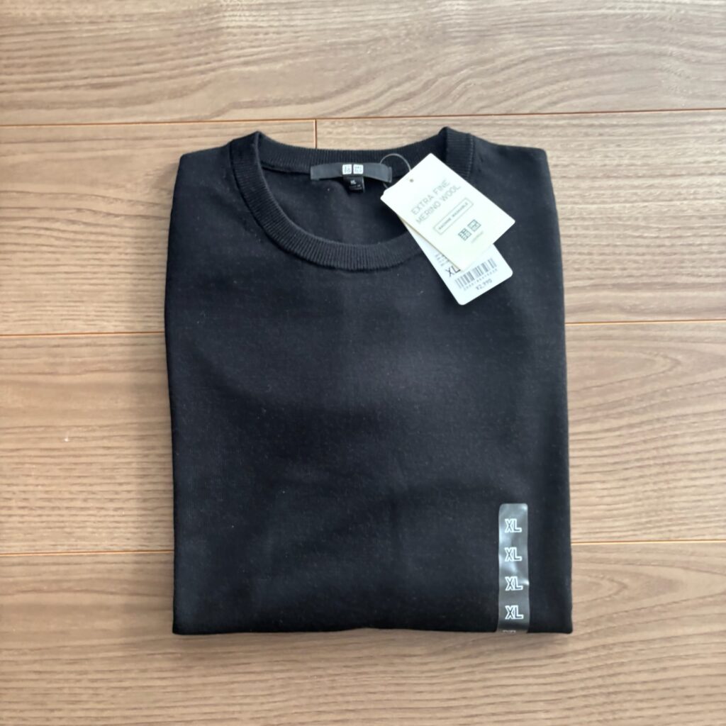 ユニクロ　メリノクルーネックセーター