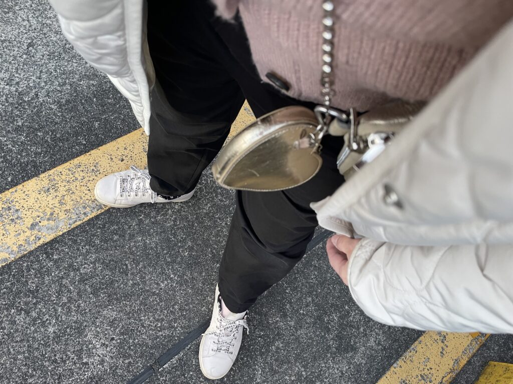 ユニクロGUコーデ2025年2月上旬足元写真5 LEE100人隊 TB はな 今日なに着てる アディダス×マリメッコ