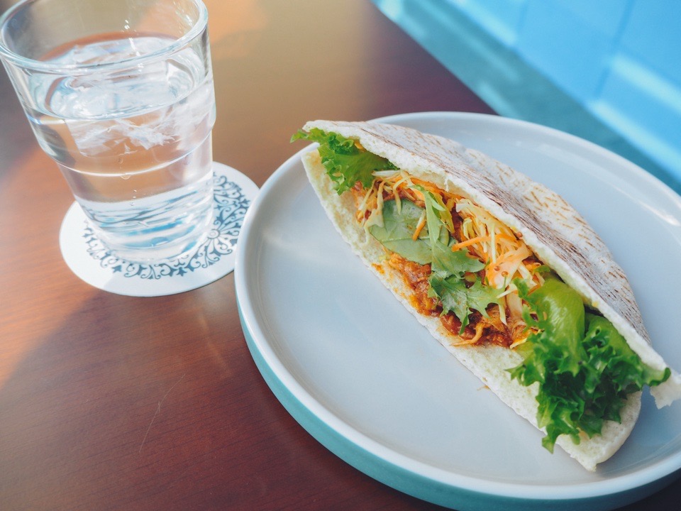 two meet coffe roomのピタサンド