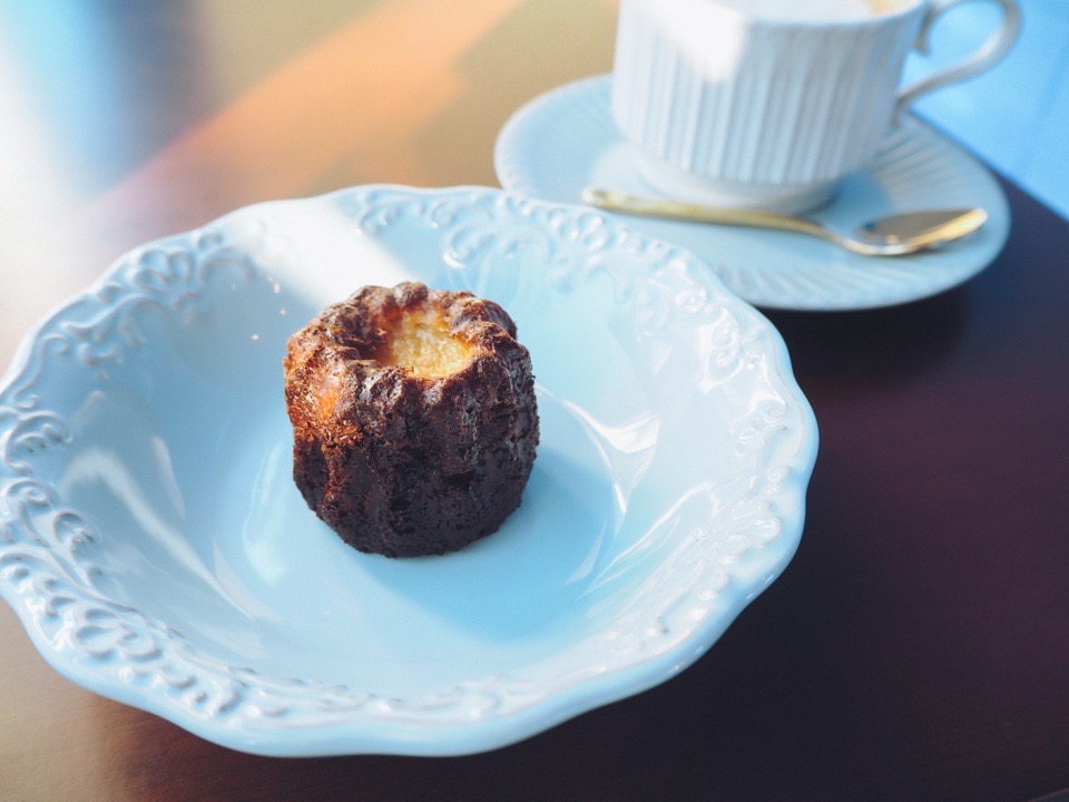 two meet coffe roomのカヌレ