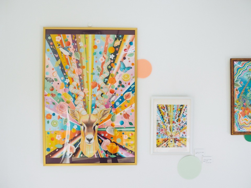 two meet cofee roomのフリースペースにあるアートの展示