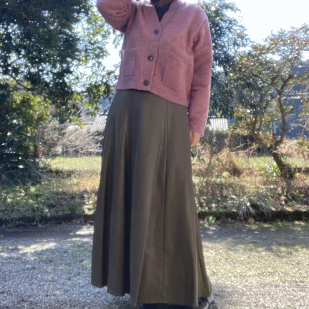 スフレヤーンVネックショートカーディガンコーデ