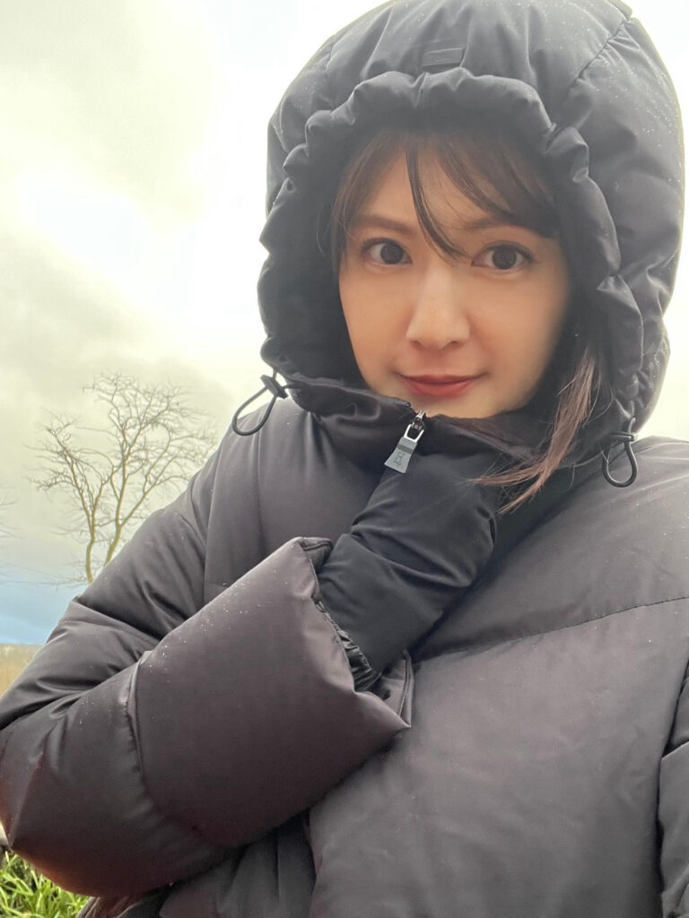 佐藤ありささん　ヘルノのダウンコート02