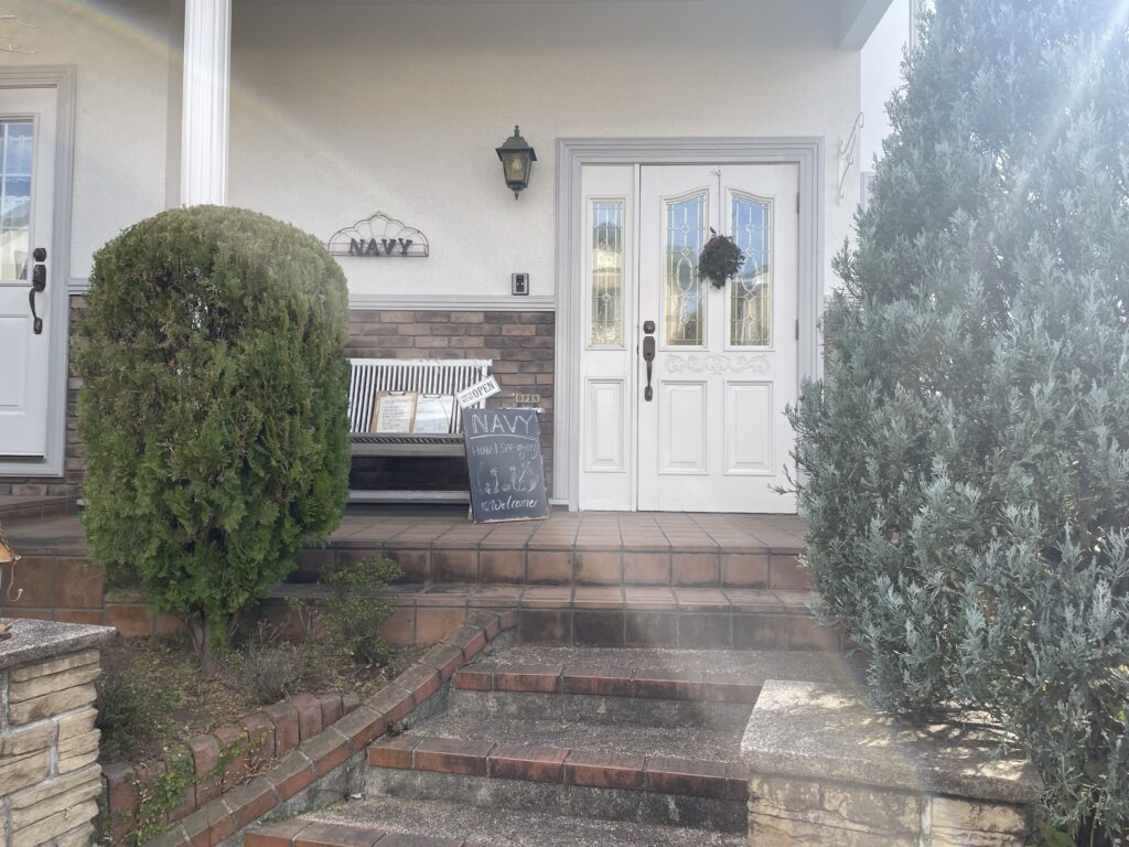 カフェネイビー外観写真1　NAVY　たまプラーザ　パフェ活　LEE10人隊　TB はな