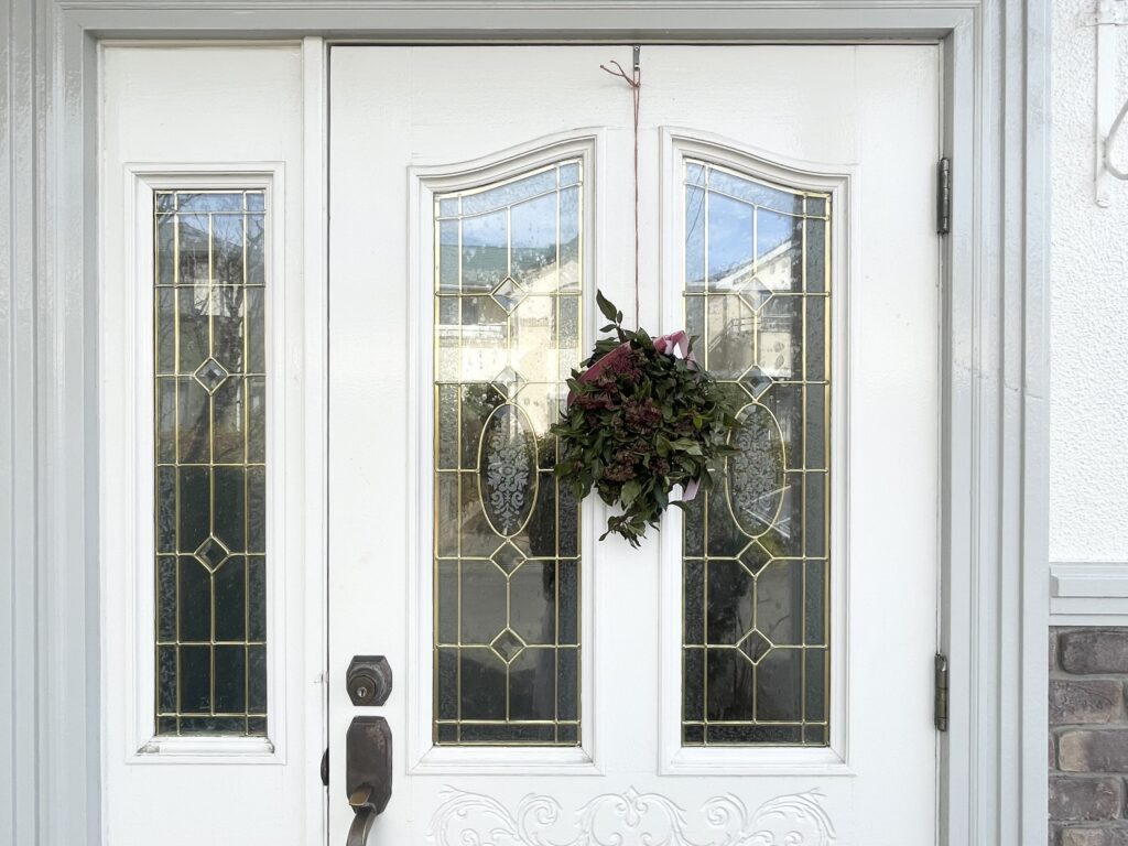 カフェネイビー外観写真2　ウェルカムスワッグ　2025年2月