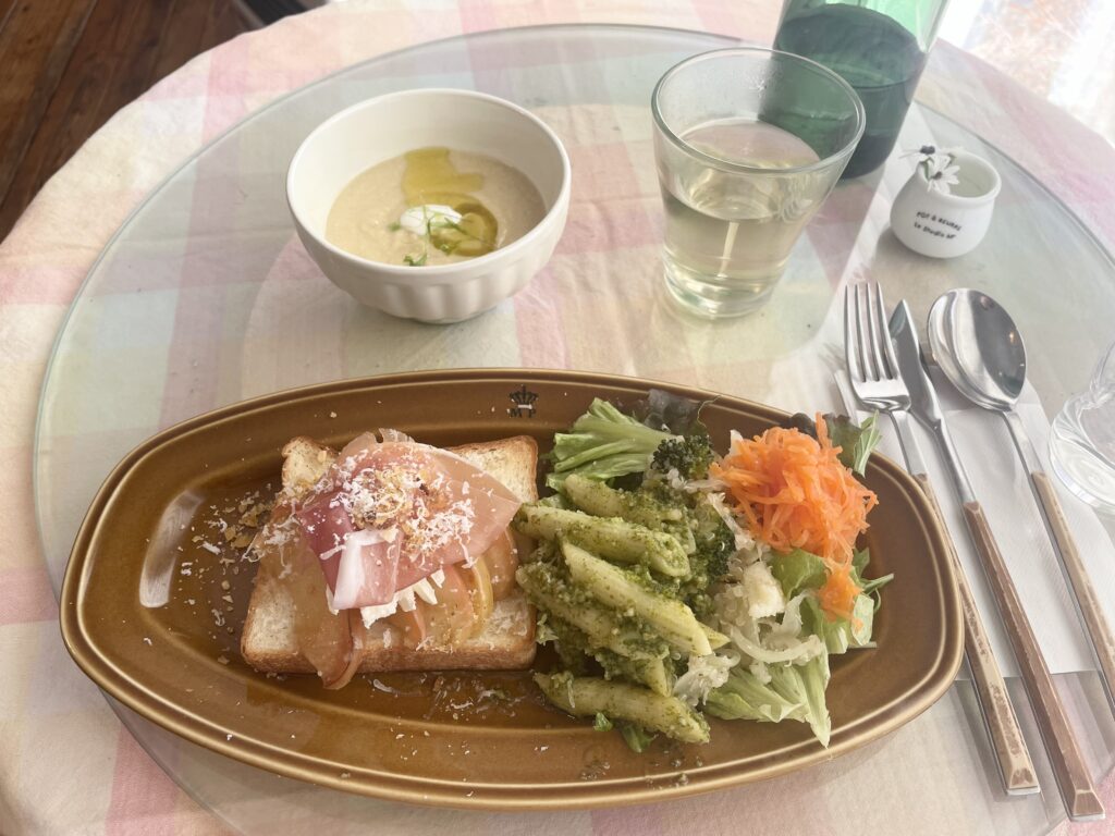 カフェネイビー　タルティーヌランチプレート写真1　Cafe NAVY　2025年2月　LEE100人隊　TB　はな　おでかけ　おでかけ部　今日のお買い物