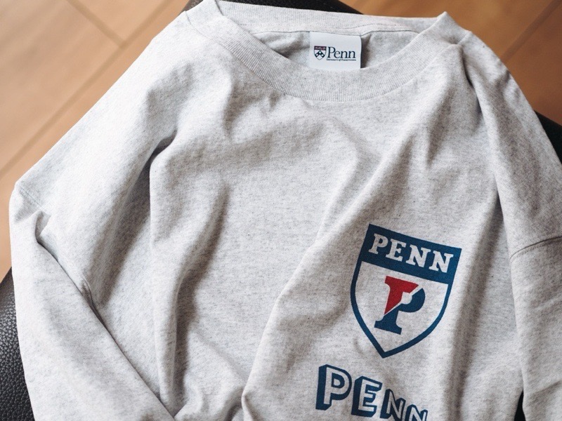 グレーのPENNSYLVANIA TEE