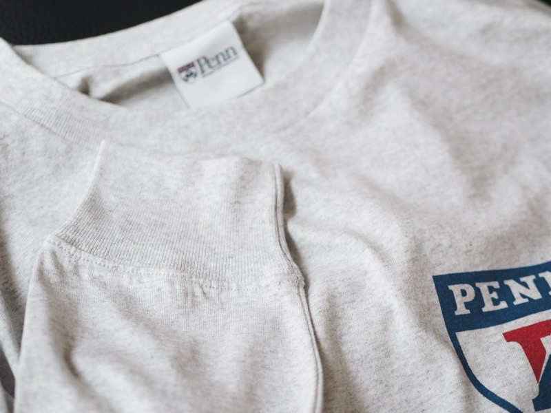 グレーのPENNSYLVANIAのロンTの袖口