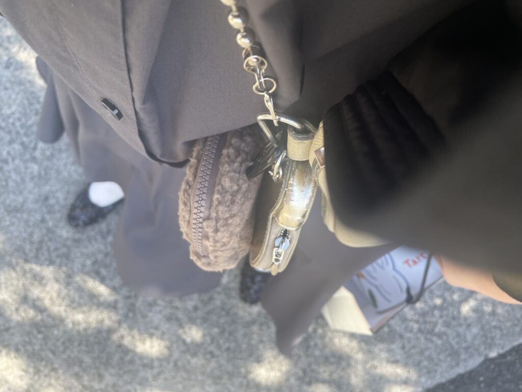 ユニクロGUコーデ2025年2月中旬足元写真1　LEE100人隊　TB　はな　今日なに着てる