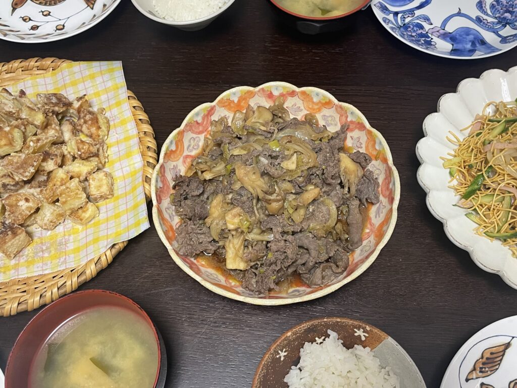 牛こまとしいたけの焼き肉風炒めを作ってみた写真　コウケンテツ
