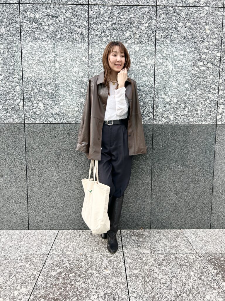 ワークマンカラーズ（Workman Colors） フェイクレザーオーバーシャツジャケット着用