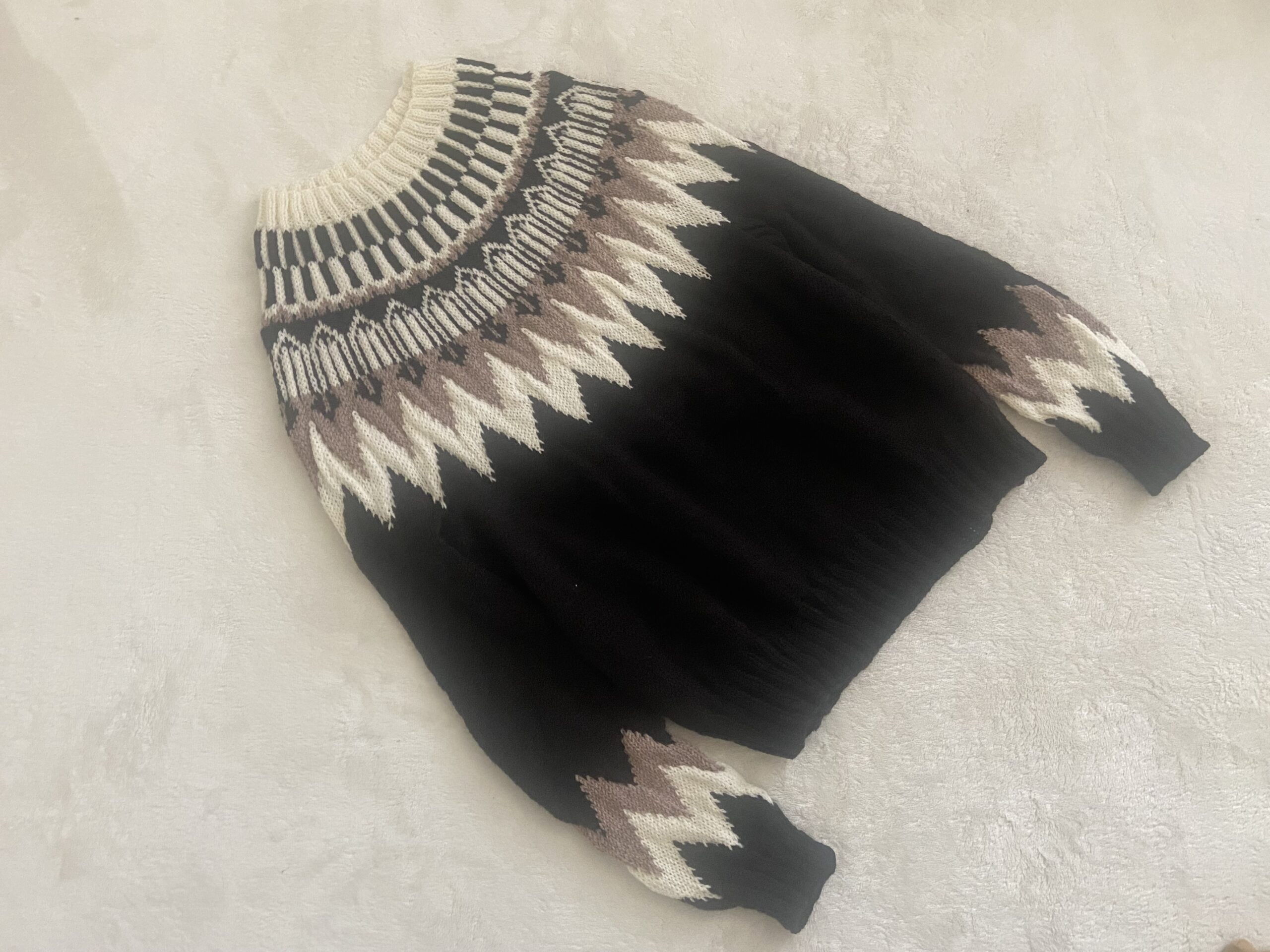 LEE100人隊zumekoさんが作った『ジグザグ模様の編み込みプル』