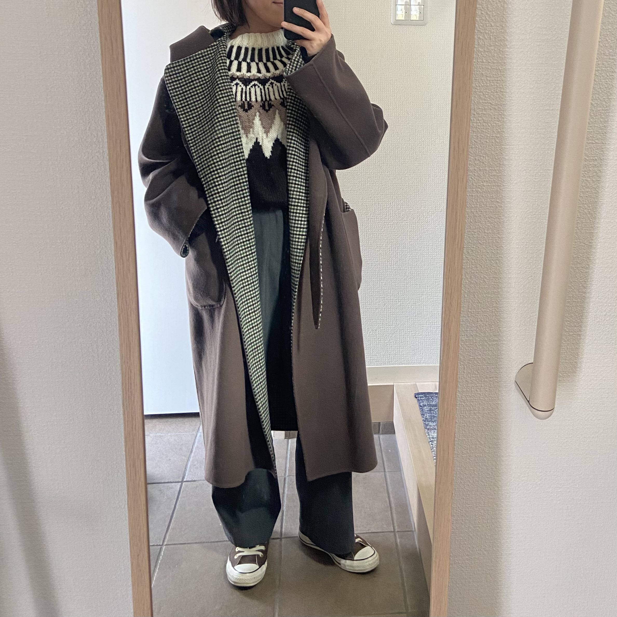 LEE100人隊zumekoさんが作った『ジグザグ模様の編み込みプル』の上にコートを羽織ったコーデ