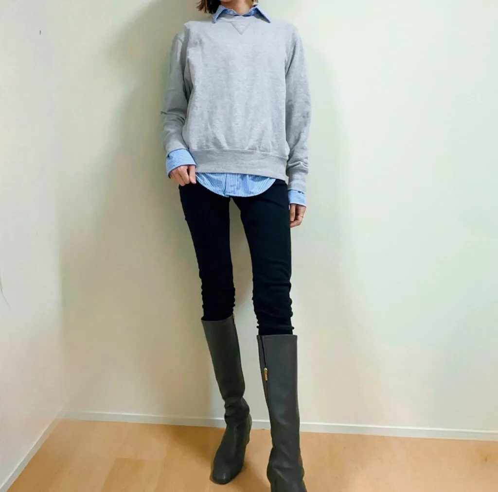 ユニクロ「スウェットシャツ」のコーデ　グレー