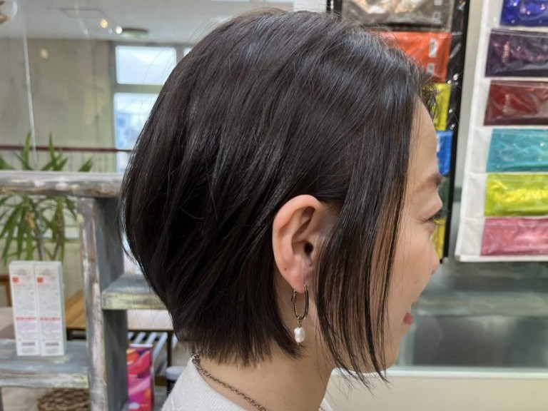 【卒園式ママヘア】「暗めカラーの軽やかショート」１