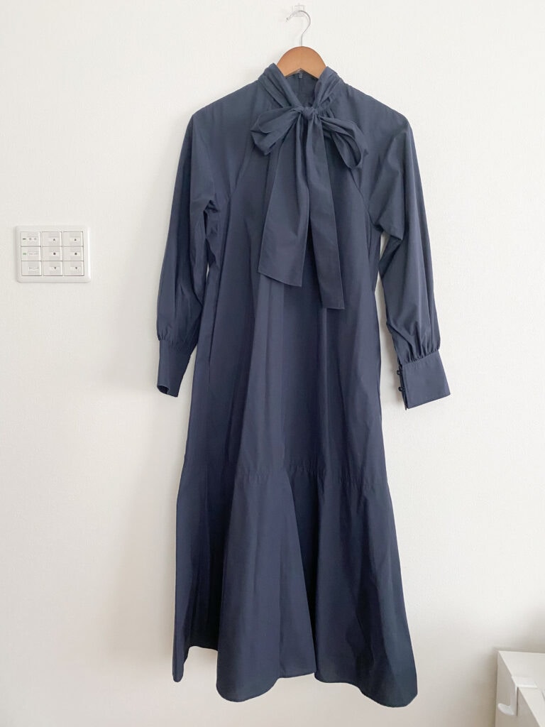 ワンピースコーデ　ネイビーワンピース