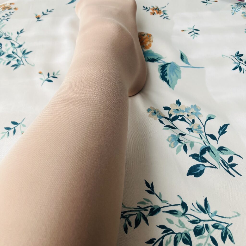 【Tabio】PUFTY40d は、卒入学式スカート派にもおすすめタイツ。