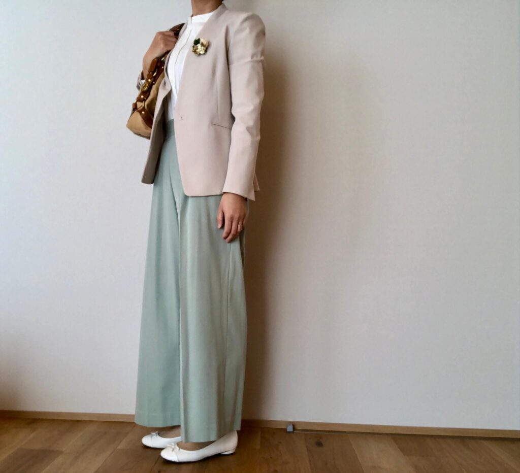 カラーパンツコーデ　セレモニー　ジャケットコーデ