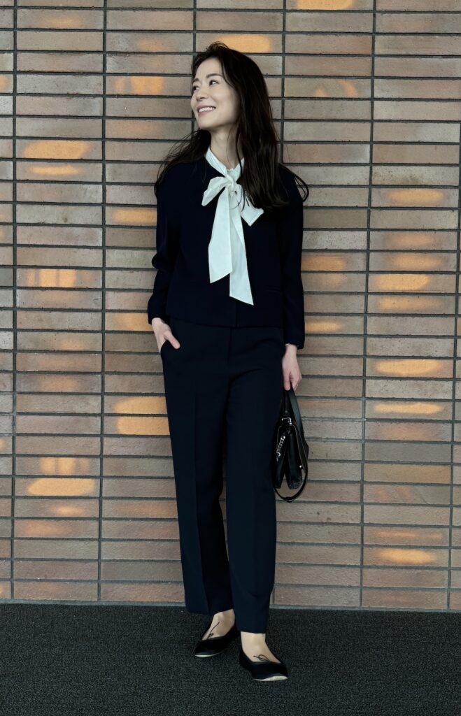 ボウタイブラウス　入園式コーデ　ネイビーコーデ